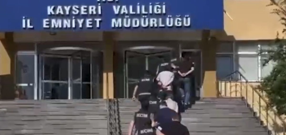 Kayseri’de polis operasyonunda 250 bin makaron ve 20 bin kaçak sigara ele geçirildi