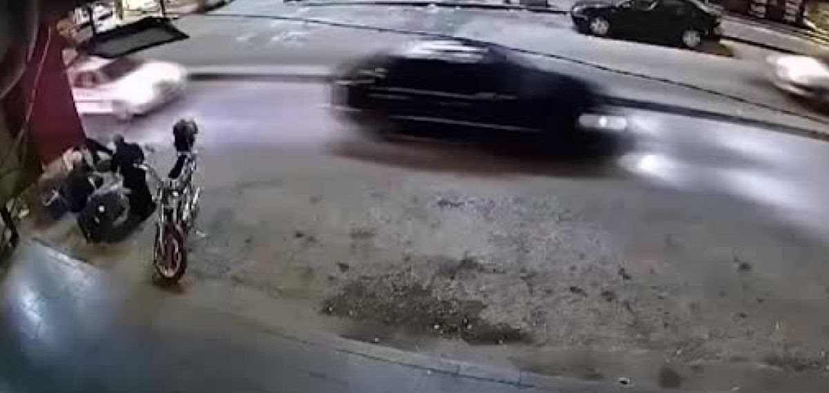 Kırıkkale’de ters yöne giren otomobil kokoreç tezgahına çarptı, 5 kişi yaralandı