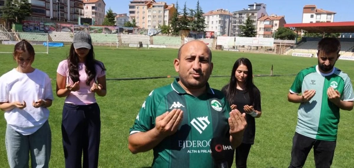 Kırşehir FK amigosu Halil Kurt Ahi Stadı’nda dua etti, Bursaspor’dan kombine desteği
