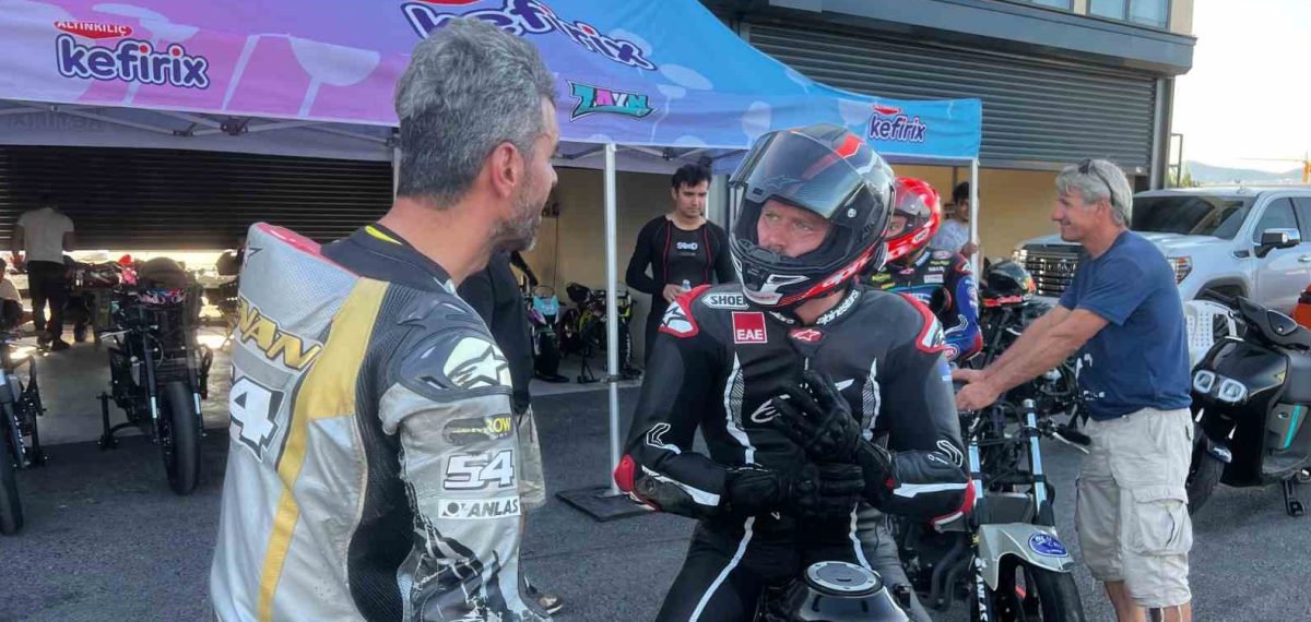 Kocaeli Başiskele’de Motor Sporları Gelişim Merkezi açıldı, sporcular pistte test sürüşü yaptı