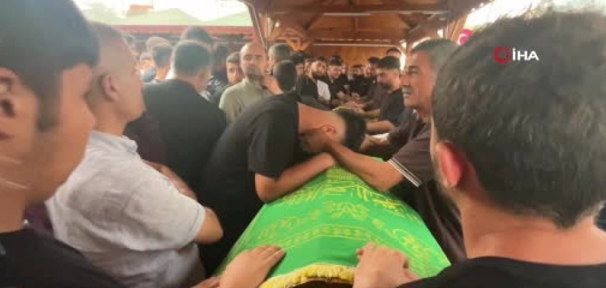 Kocaeli D100’de tıra çarpan otomobilde baba ile oğlu hayatını kaybetti