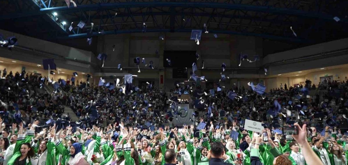 Kocaeli Sağlık ve Teknoloji Üniversitesi mezuniyet töreninde yapay zeka vurgusu