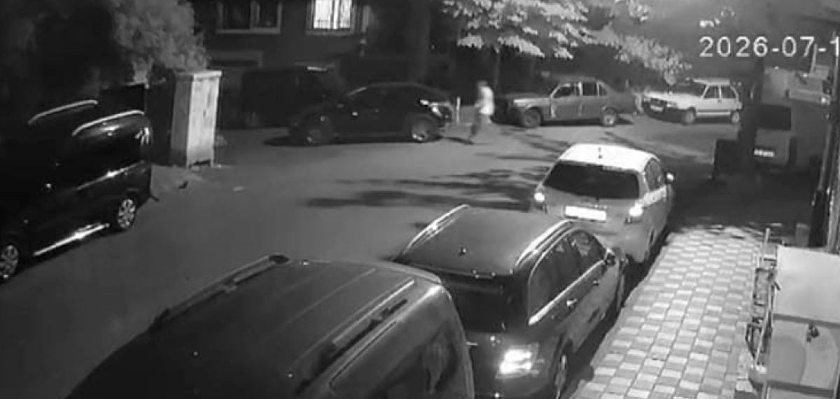Kontrolsüz kayan otomobil doğalgaz kutusuna çarptı, bina tahliye edildi