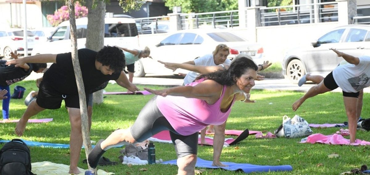 Kuşadası’nda Davutlar ve Güzelçamlı’da sabah sporları yoğun katılımla sürüyor