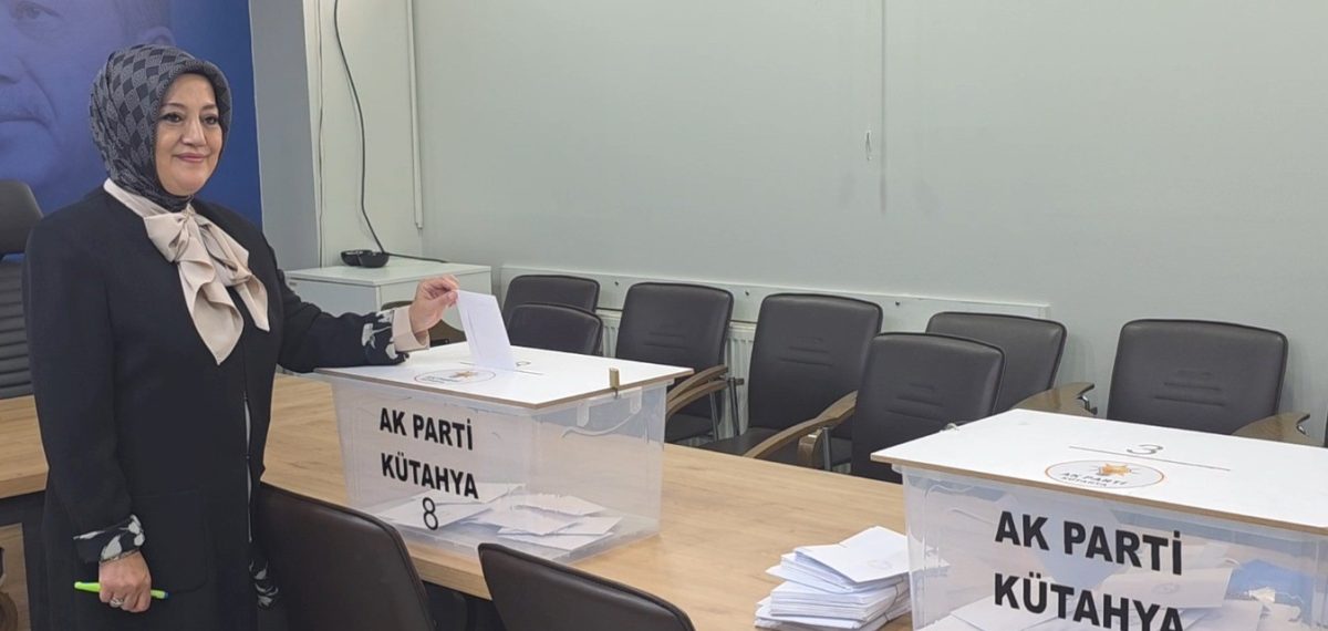 Kütahya’da AK Parti merkez ilçe başkanlığı için temayül yoklaması yapıldı