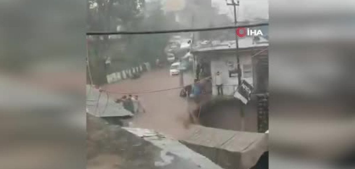 Kuzey Hindistan ve Nepal’de muson yağışları can aldı, onlarca kişi etkilendi