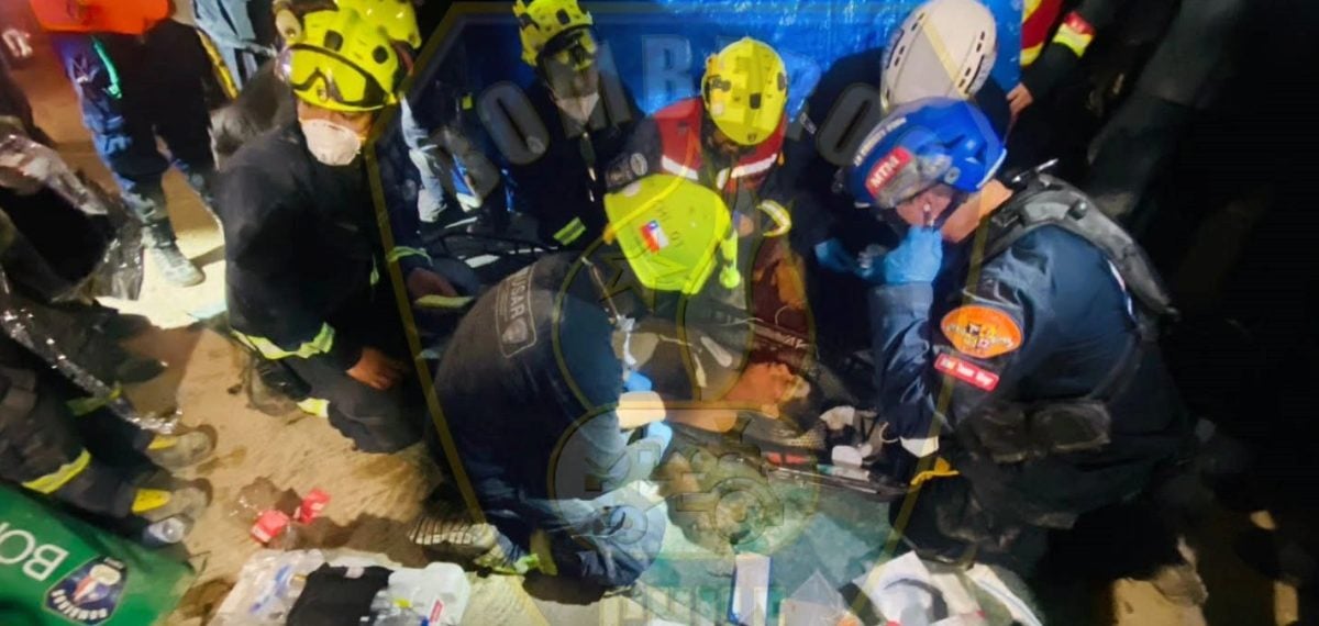 La Guaira’da çöken AVM enkazından 8. günde sağ çıkarılan Hernan Alberto Gil Flores kurtarıldı