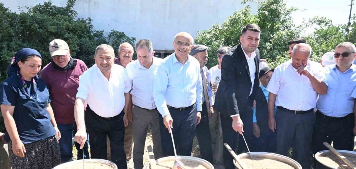 Malatya Büyükşehir Başkanı Sami Er, Darende’de muhtarları dinledi ve aşure etkinliğine katıldı