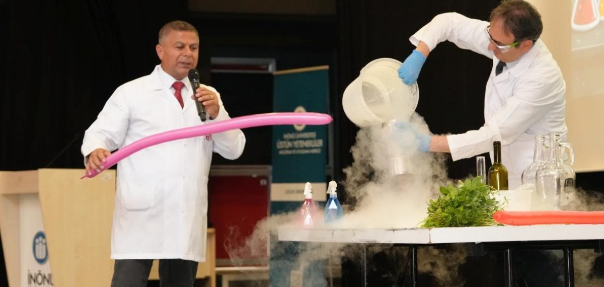 Malatya’da İnönü Çocuk Üniversitesi bilim yaz kampı açıldı