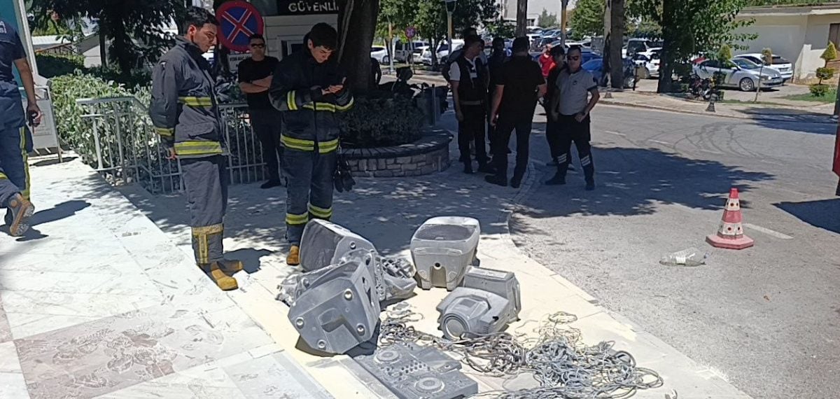 Manavgat’ta işletme sahibi ses sistemlerini ateşe verip gözaltına alındı