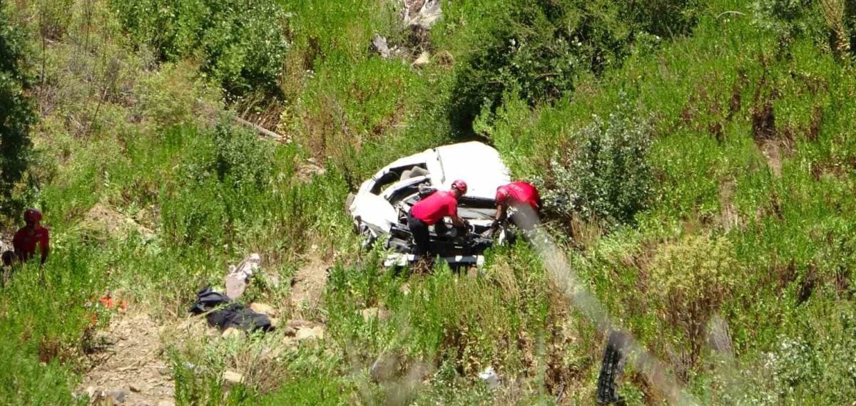 Manavgat’ta uçuruma yuvarlanan minibüste 5 kişi yaşamını yitirdi, 2 yaralı