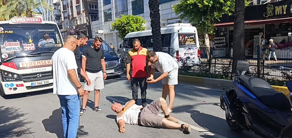 Manavgat’ta yaya için duran araçlara çarpmamak isteyen iki motosikletli kaza yaptı