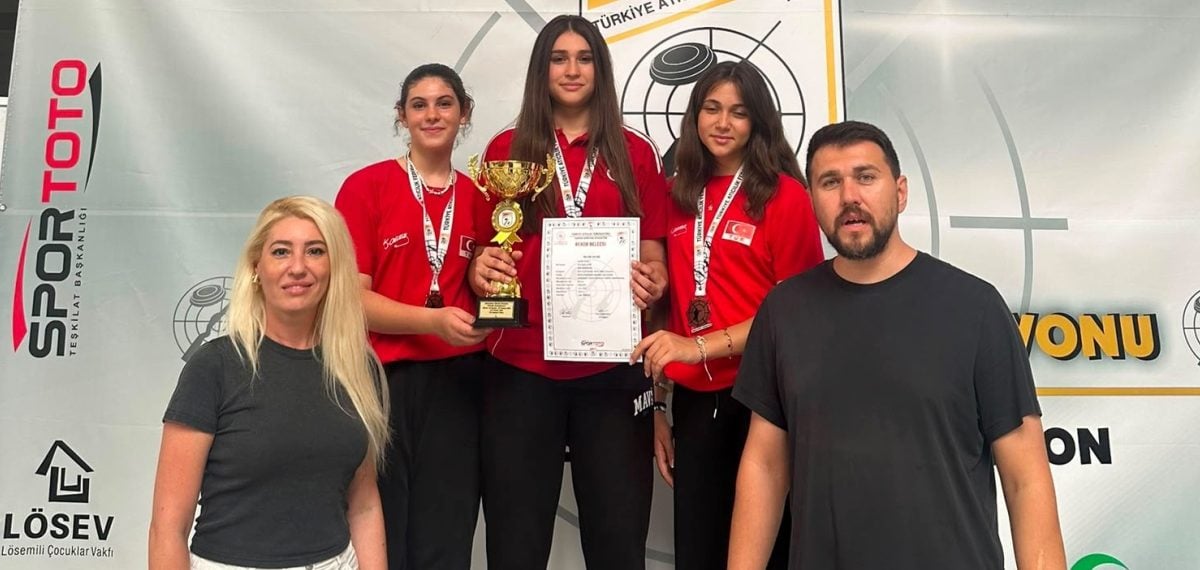 Manisa ekibi Mersin’de U-15 kadınlar havalı tüfekte Türkiye şampiyonu oldu