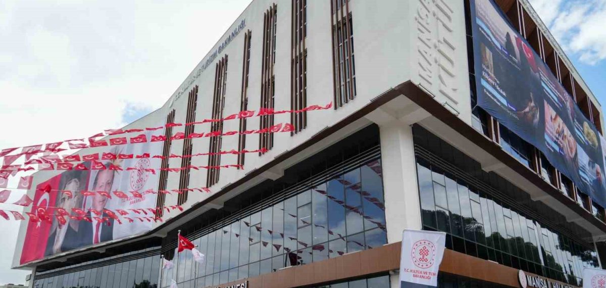 Manisa İl Halk Kütüphanesi 490 bin ziyaretçiyle kentin yeni kültür merkezi oldu