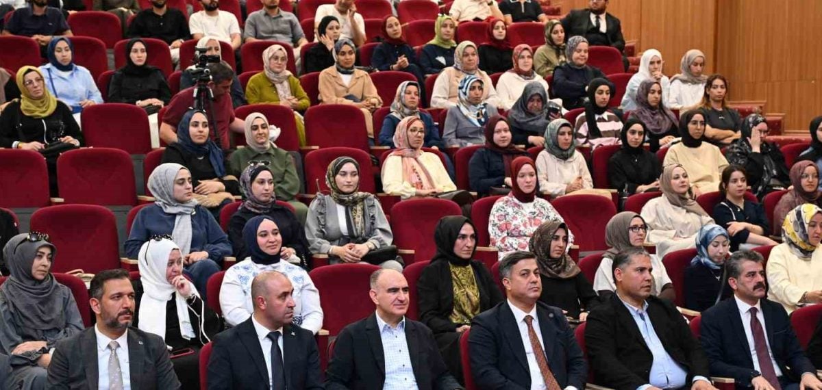 Manisa Valisi Özkan yaz okulları eğitici toplantısında çocukların çok yönlü gelişimini vurguladı