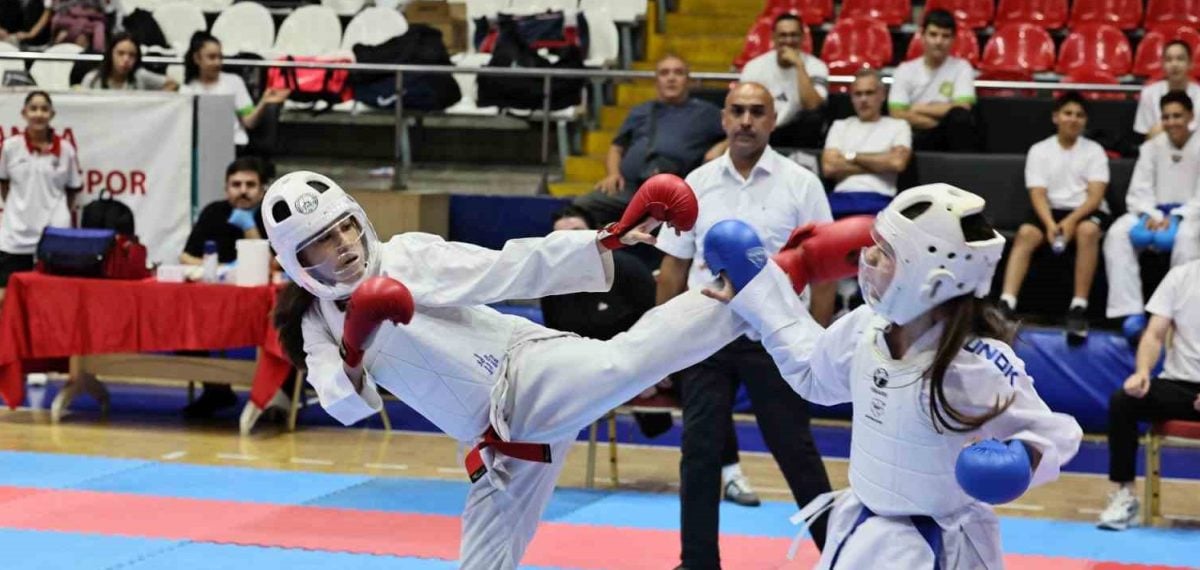 Manisa’da 85 sporculu ANALİG Karate 1. Etap 2. Grup müsabakaları başladı
