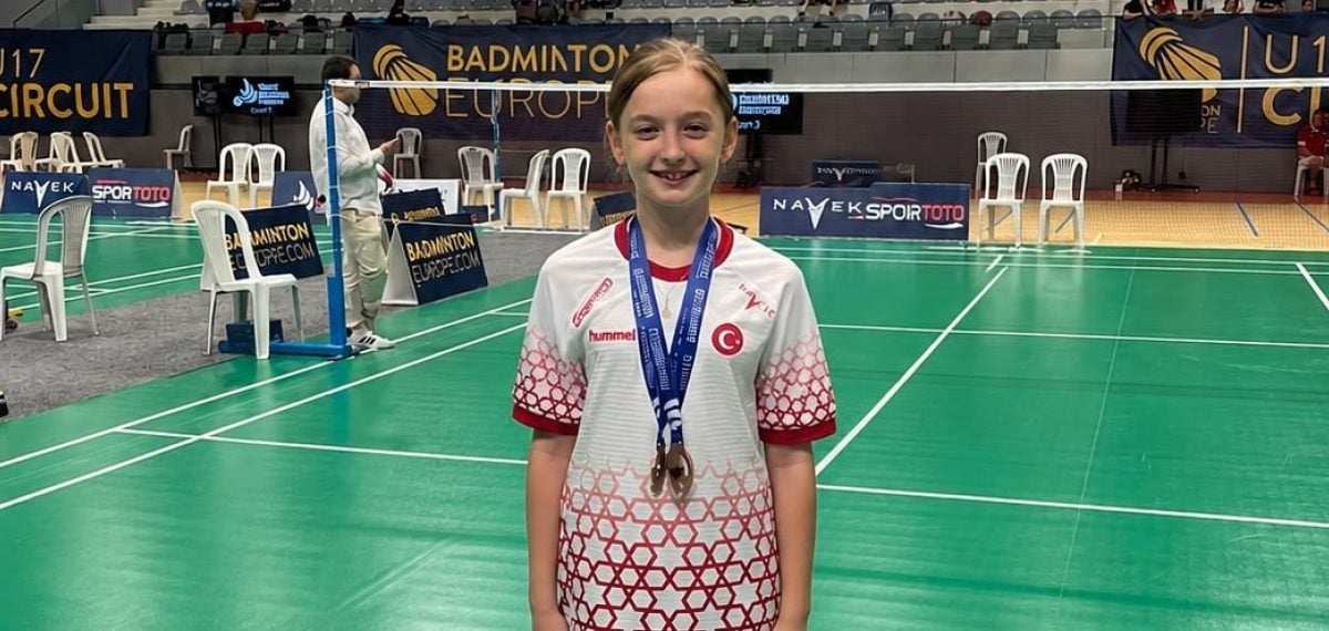 Manisalı genç badmintoncular İstanbul Youth Open’da iki bronz kazandı