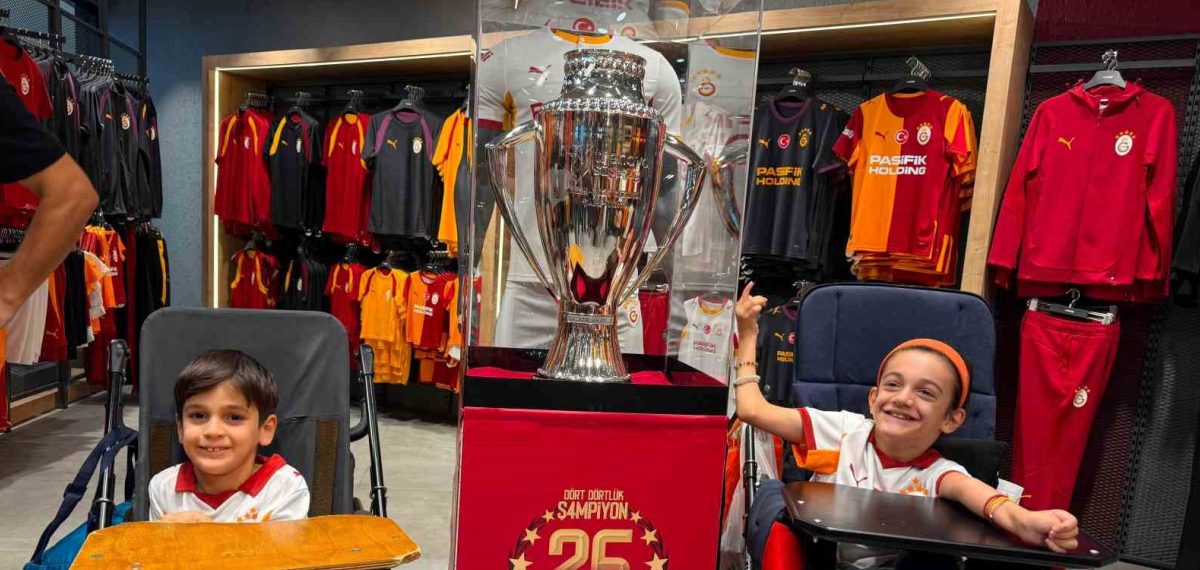Mardin’de Mardian Mall’da Galatasaray şampiyonluk kupası taraftarlarla buluştu
