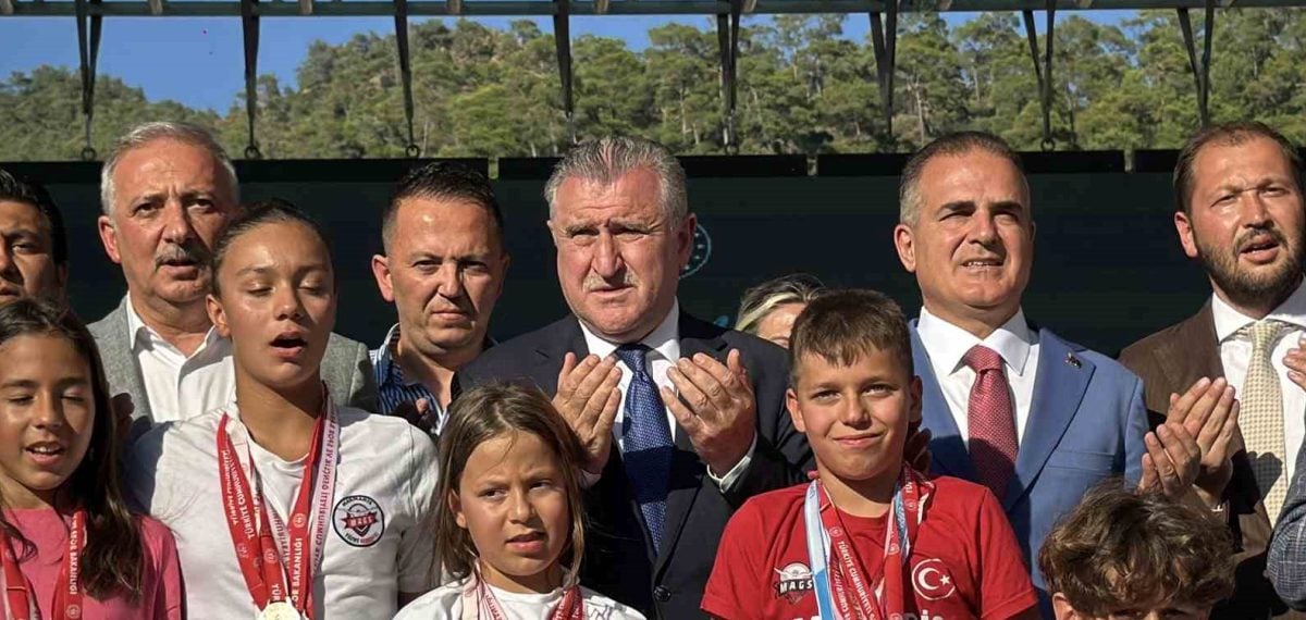 Marmaris’e modern gençlik merkezi ve olimpik havuz sözü verildi