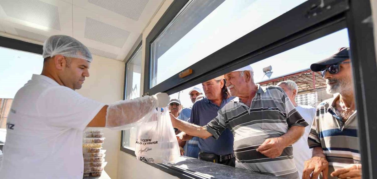 Mersin’de 59 noktada hizmet veren Mahalle Mutfakları yılda milyonlarca öğün ulaştırdı