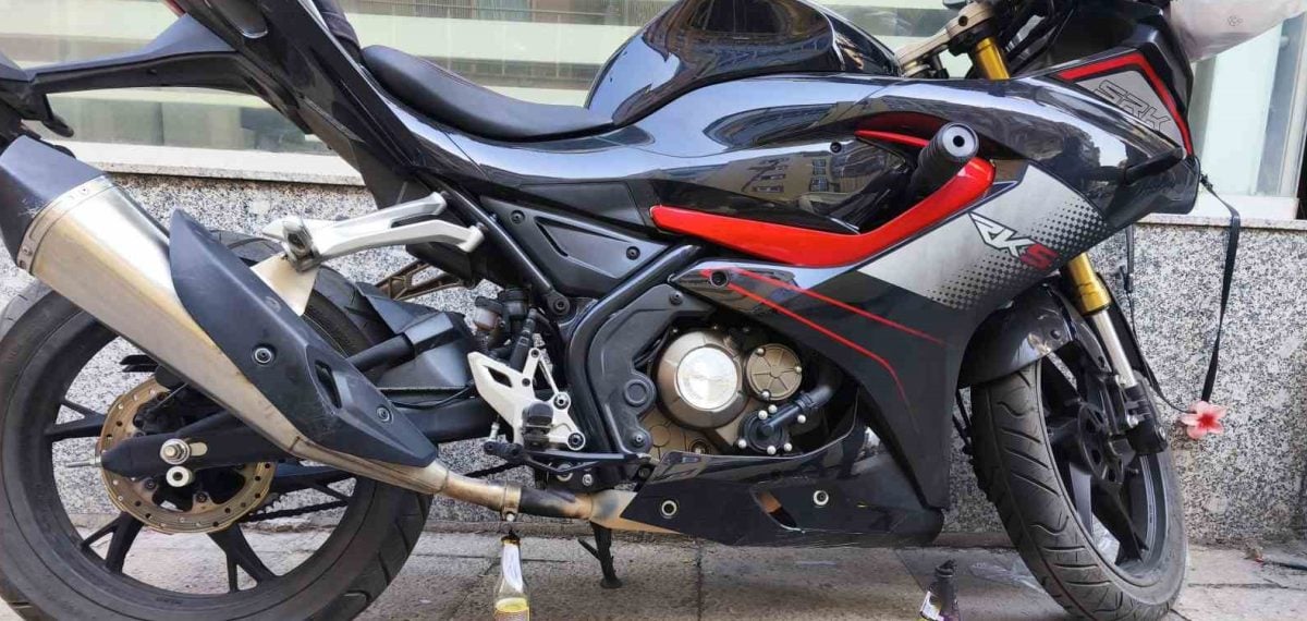 Motosikletin altına yanıcı şişe bırakılarak kundaklama girişimi engellendi