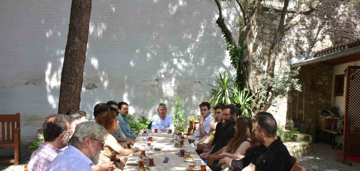 MSKÜ Rektörü Kaçar Klasik Diller Yaz Kursu öğrencileriyle buluştu