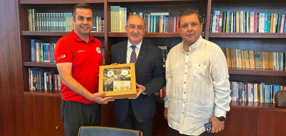 Muğla Büyükşehir bisiklet takımı MELSA kıyafetleriyle Lizbon’da tanıtım toplantısına katıldı