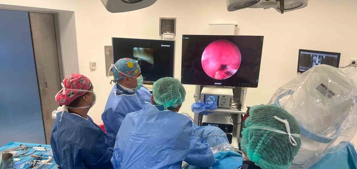 Muğla’da 4 cm’lik böbrek taşı ECIRS ile tek seansta temizlendi