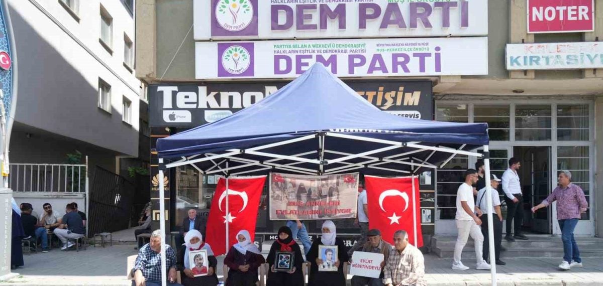 Muş’ta aileler evlat nöbetini sürdürüyor; çocuklarının teslim olması çağrısı yapıldı