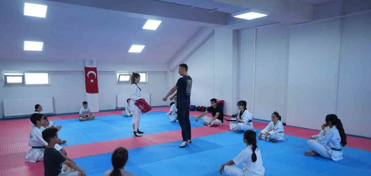 Muş’ta Yaz Spor Okulları’nda taekwondo kursuna çocuk ve gençlerden yoğun ilgi
