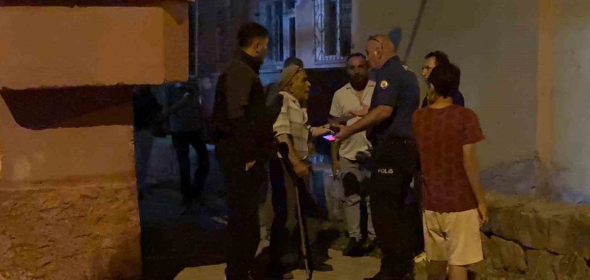 Oğlunun akülü tekerlekli sandalyesini ateşe verdi, komşular müdahale etti