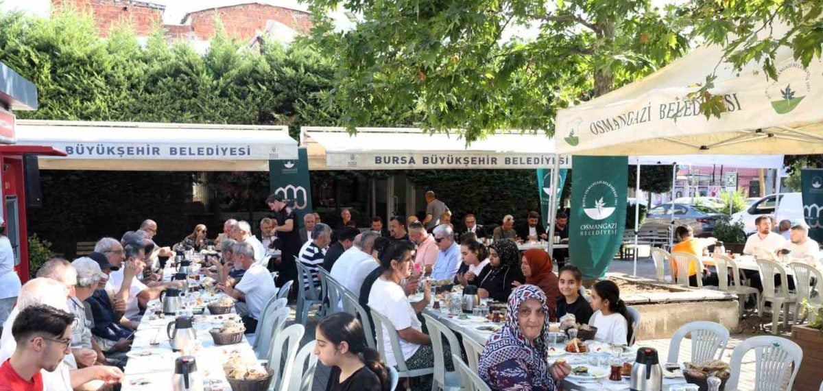 Osmangazi Belediye Başkanı Erkan Aydın, Alemdar Mahallesi’nde mahalle buluşmasında vatandaşların taleplerini dinledi