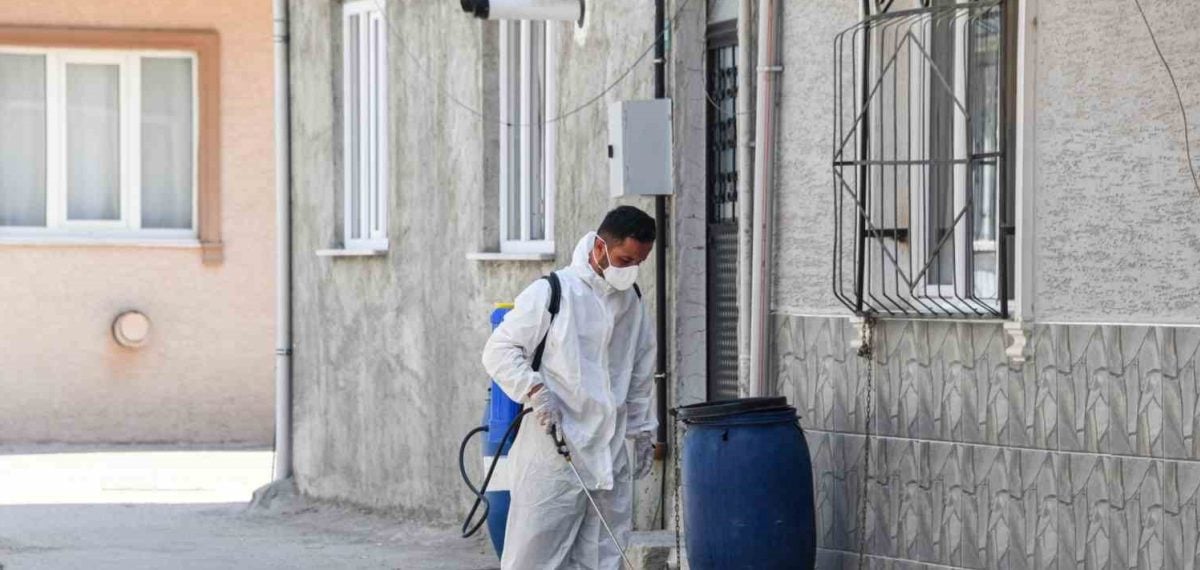 Osmangazi Belediyesi Hamitler Mahallesi’nde haşere ilaçlaması yaptı