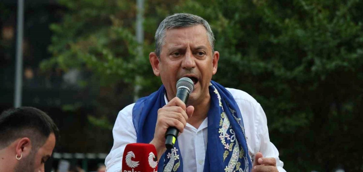 Özgür Özel Adana’da meydan okudu: ‘Yakında ya yolu bulacağız ya yeni bir yol açacağız’