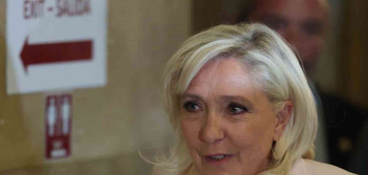 Paris İstinaf Mahkemesi Marine Le Pen’i suçlu buldu; hapis, para cezası ve siyasi yasak verildi