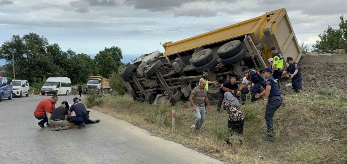 Samsun Atakum’da freni boşalan taş yüklü kamyon devrildi: sürücü yaşamını yitirdi