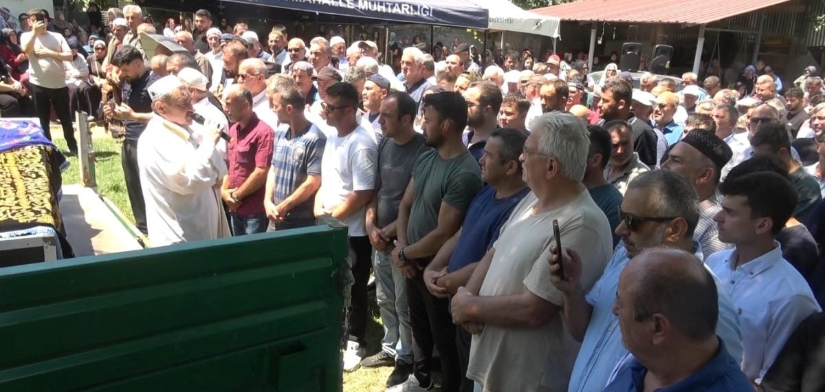 Samsun’da park halindeki tıra çarpan otomobildeki karı koca Alaçam’da toprağa verildi