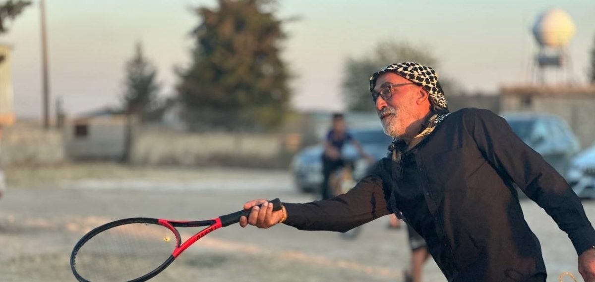 Şanlıurfa Yukarı Esence’de Kadir Ökten öncülüğünde köy halkı tenise başladı, kort talebi yükseliyor