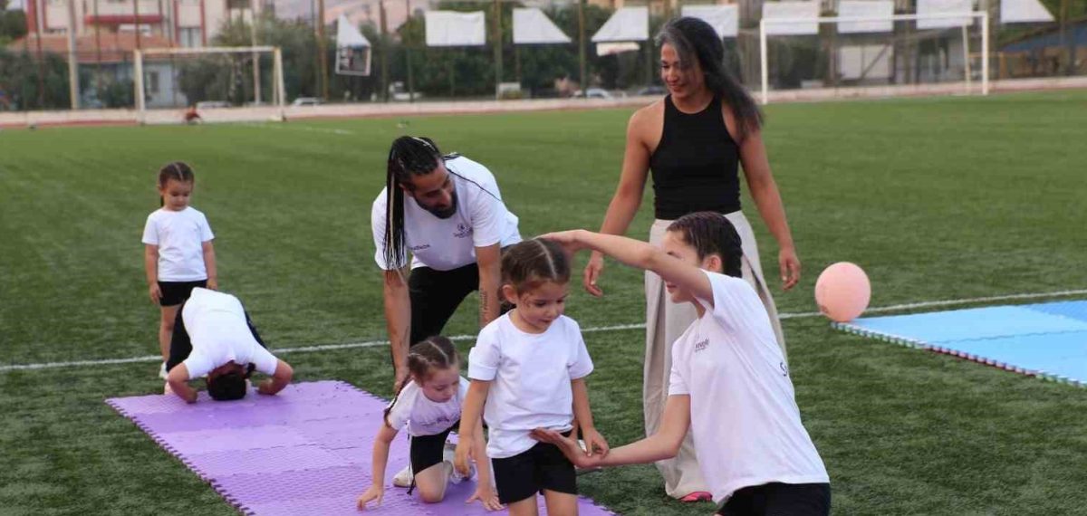 Sarıgöl’de ilk cimnastik şöleni ilgi gördü 60 minik sporcu sahne aldı