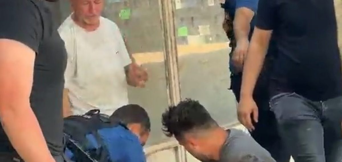 Sebze halinde bulunan 500 bin lira, akli dengesi bozuk şahıstan kardeşine teslim edildi