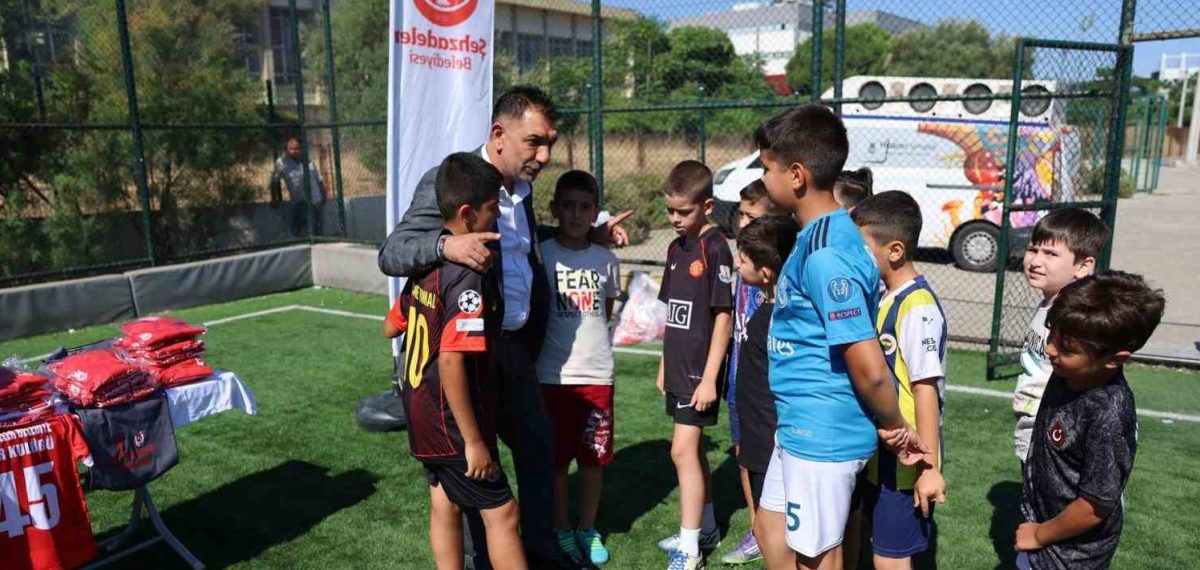 Şehzadeler’de yaz futbol kursları Emin Kaçar Spor Tesisleri’nde başladı