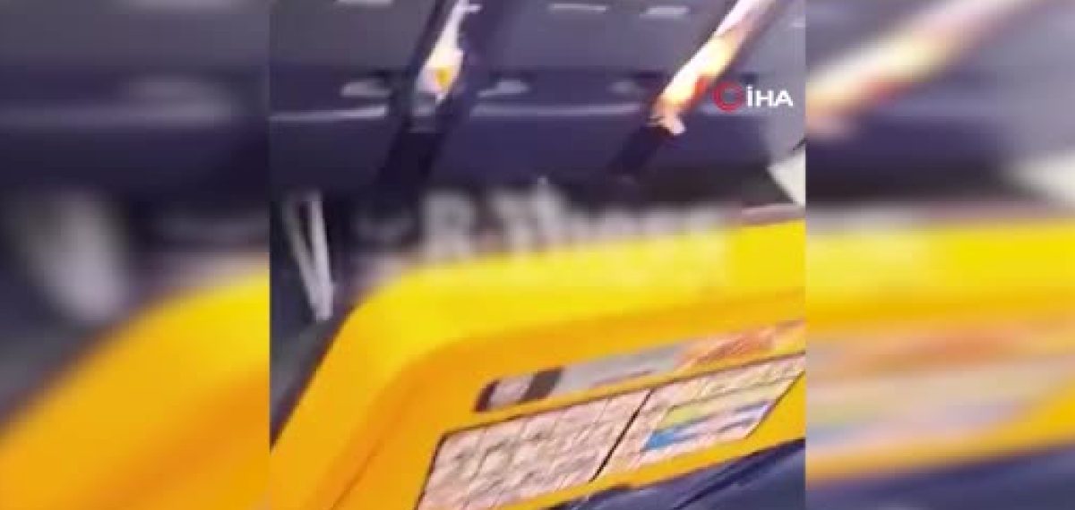 Selanik-Münih seferini yapan Ryanair uçağında motor parçası camı kırdı, uçak Selanik’e geri döndü