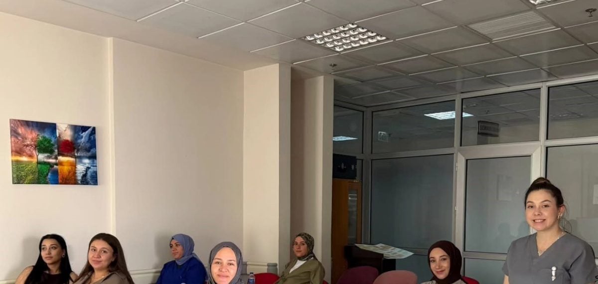 Selendi Devlet Hastanesi’nde gebelik eğitimi tamamlandı, anne adaylarına sertifika verildi