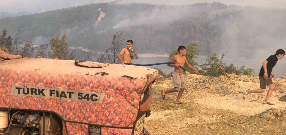 Seydikemer’de orman yangını sürüyor, ekipler havadan ve karadan müdahale ediyor