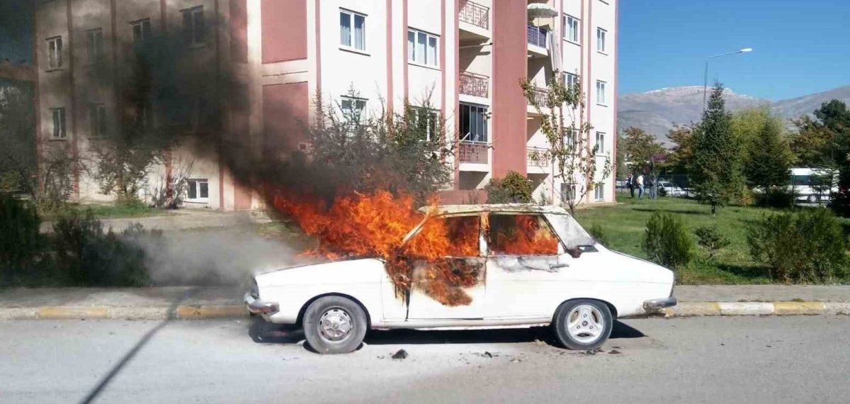 Sıcak aracın içinde bırakılan çakmak ve piller yangın riski oluşturuyor