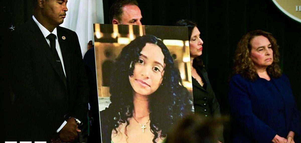 Singer D4vd accused of killing 14-year-old after texts reveal pregnancy