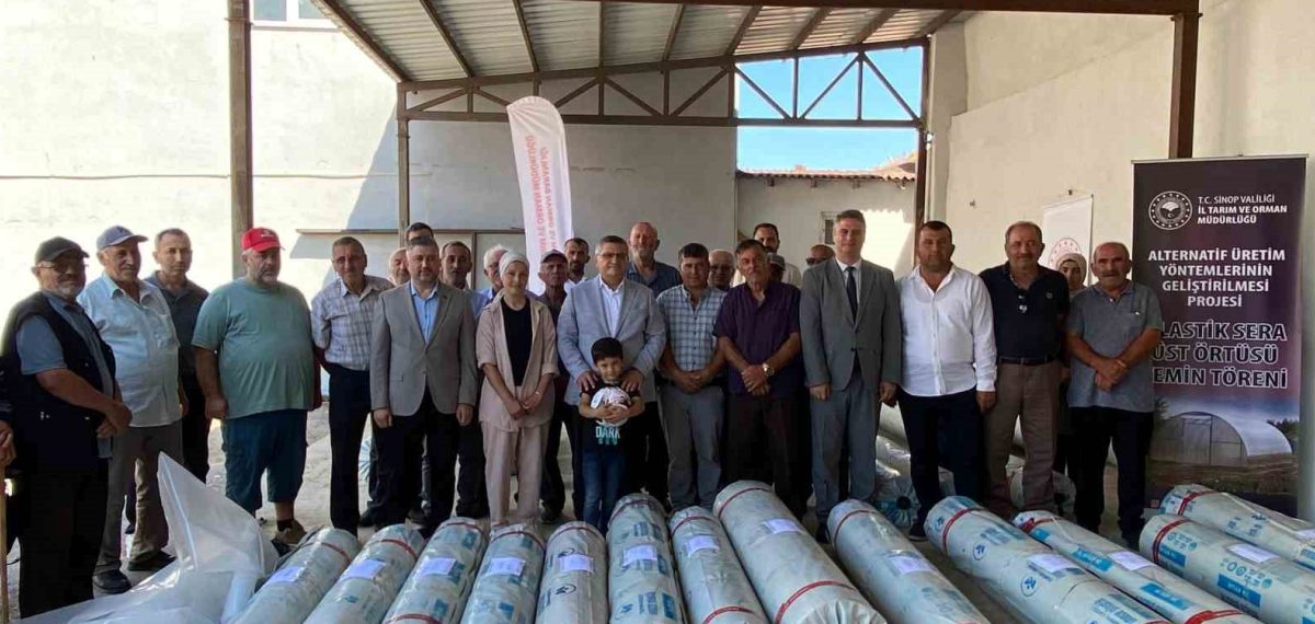 Sinop’ta 83 üreticiye yüzde 50 hibeli 37 bin 500 m² sera örtüsü dağıtıldı