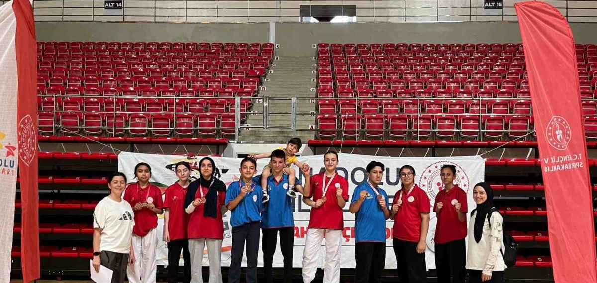 Sivaslı karateciler Konya’daki ANALİG 1. Etap 4. Grup’ta 3 altın, 1 gümüş ve 5 bronz madalya kazandı