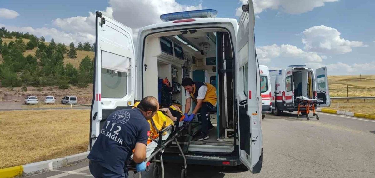 Sivas’ta Feci Kaza: 1’i Ağır 8 Yaralı
