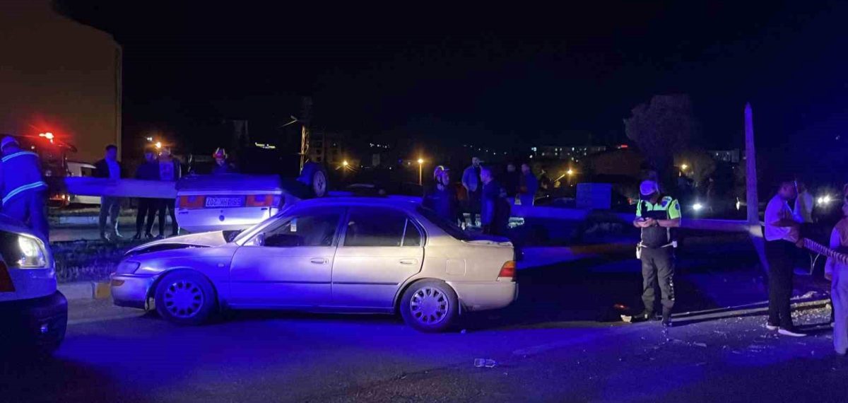 Sivas’ta iki otomobilin çarpışması sonucu 5 kişi yaralandı